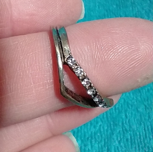 Elegant Goldtone Crystal Women's Ring - Picture 4 of 7